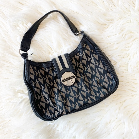 Michael Kors Handbags - Authentic Michael Kors Purse